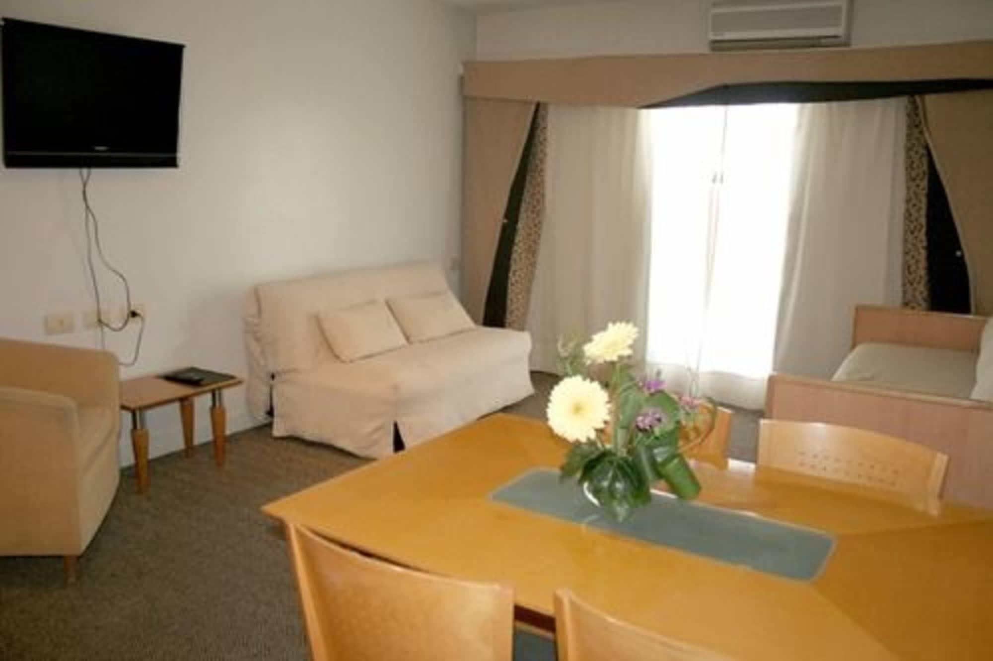 מנדוזה Urbana Suites מראה חיצוני תמונה