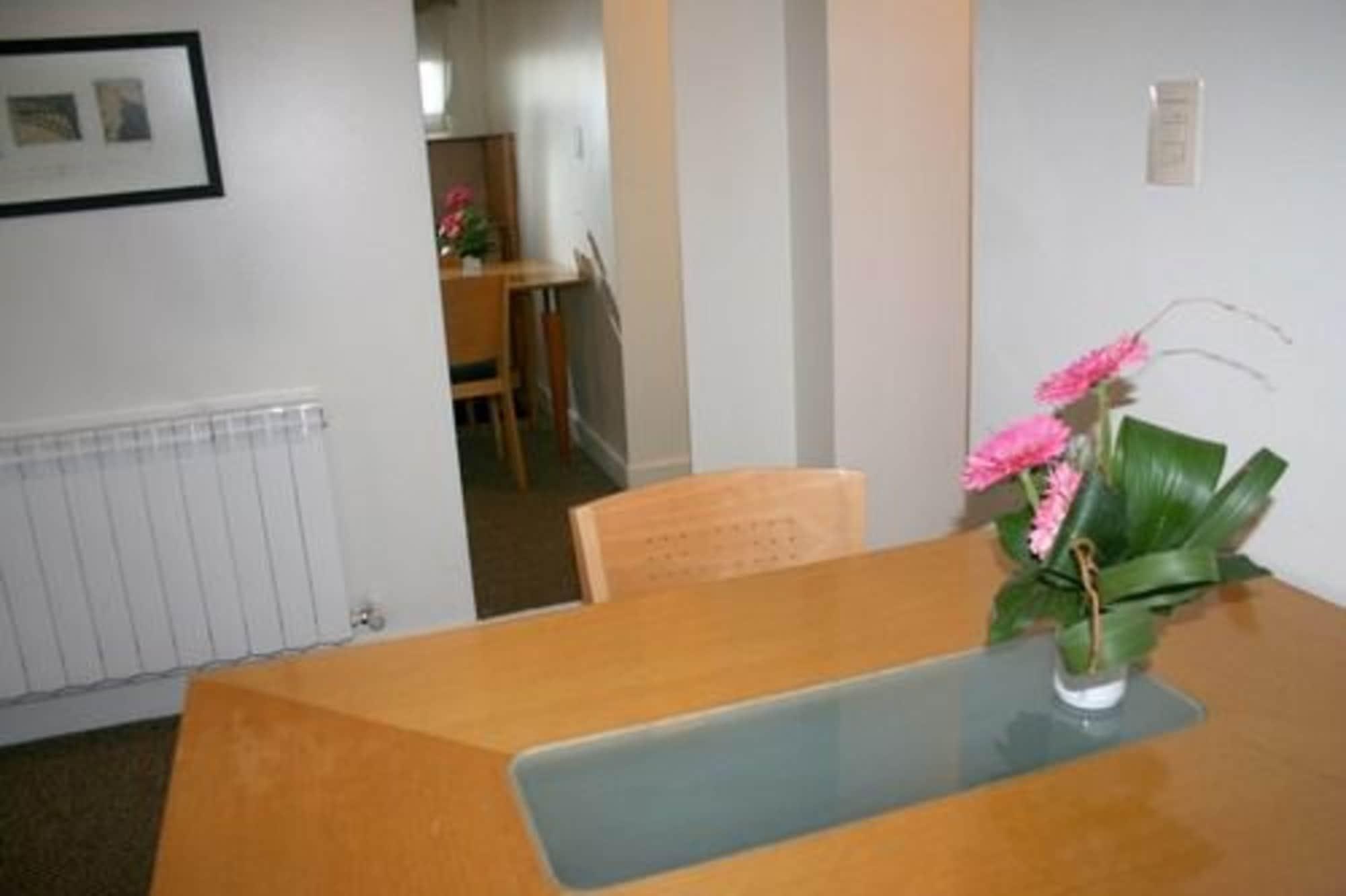 מנדוזה Urbana Suites מראה חיצוני תמונה
